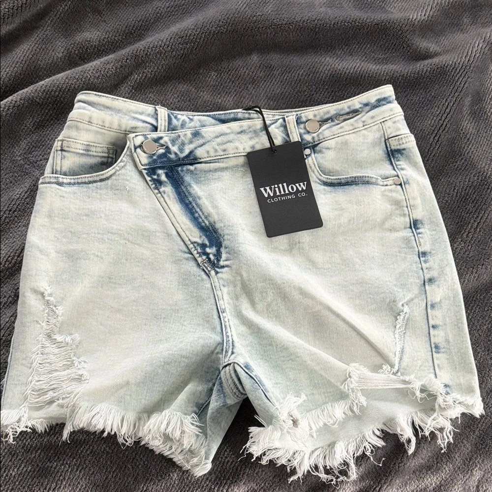 Willow Women's Light Blue Frayed Jean Shorts - Picture 1 of 4